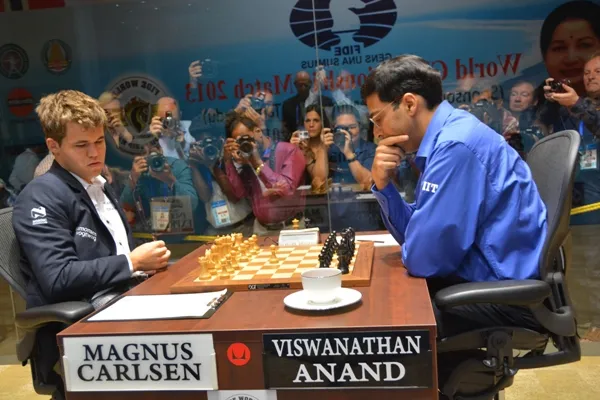 Carlsen na prowadzeniu