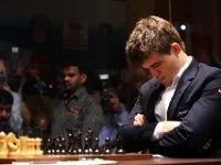 Magnus Carlsen rozpoczął… mecz Realu Madryt