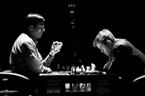 MŚ - Carlsen na prowadzeniu