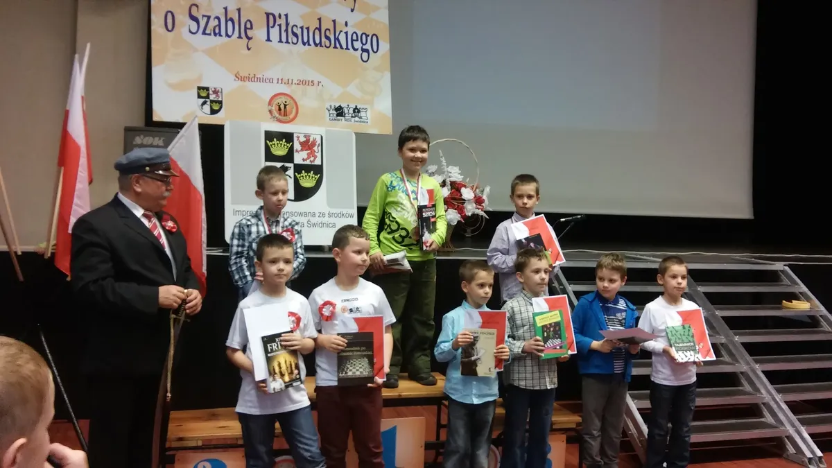 Dekoracja grupa c 8 latki Świdnica 11 11 2015 Turniej Niepodległości