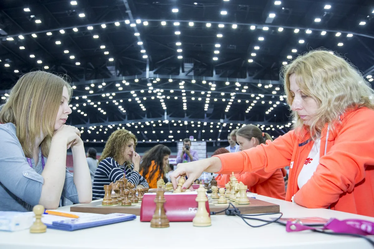 Olimpiada Szachowa: Runda 8 – „Okiem arcymistrzyni”