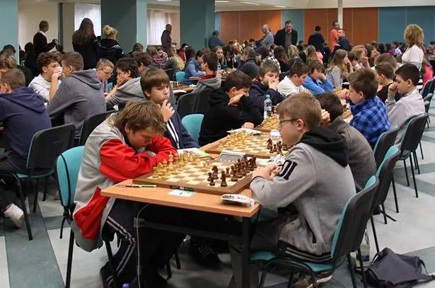 Półfinał MPJ: trzy wygrane w 1. rundzie