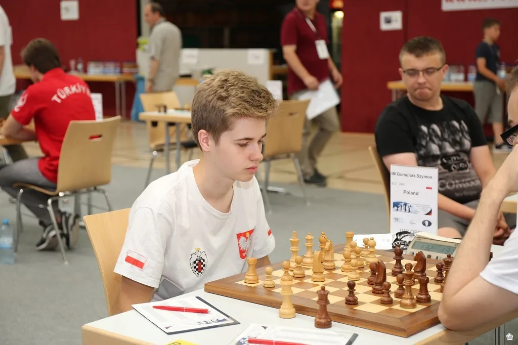 Pierwsza runda - dobry start Polonistów