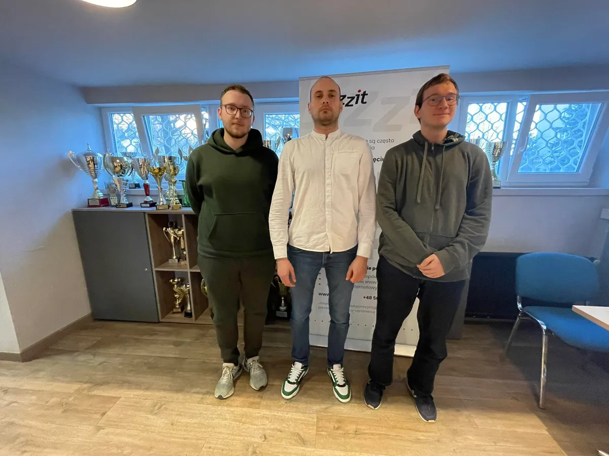 RAZIN WYGRYWA TURNIEJ FERYJNY